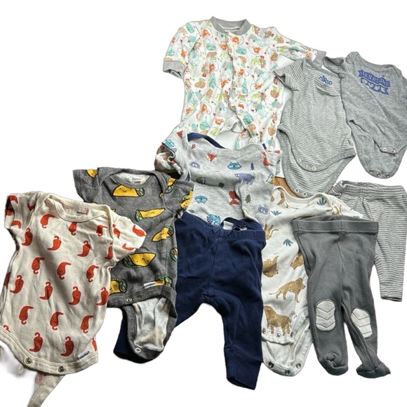 11-Piece Baby Boy Clothing Bundle 0-3 Months‎ - Circo & Gerber - Picture 1 of 5